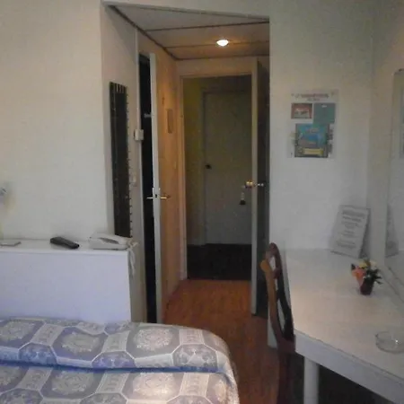 Claridge's Szálloda 2*