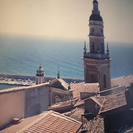 オテル クラリッジズ 2*